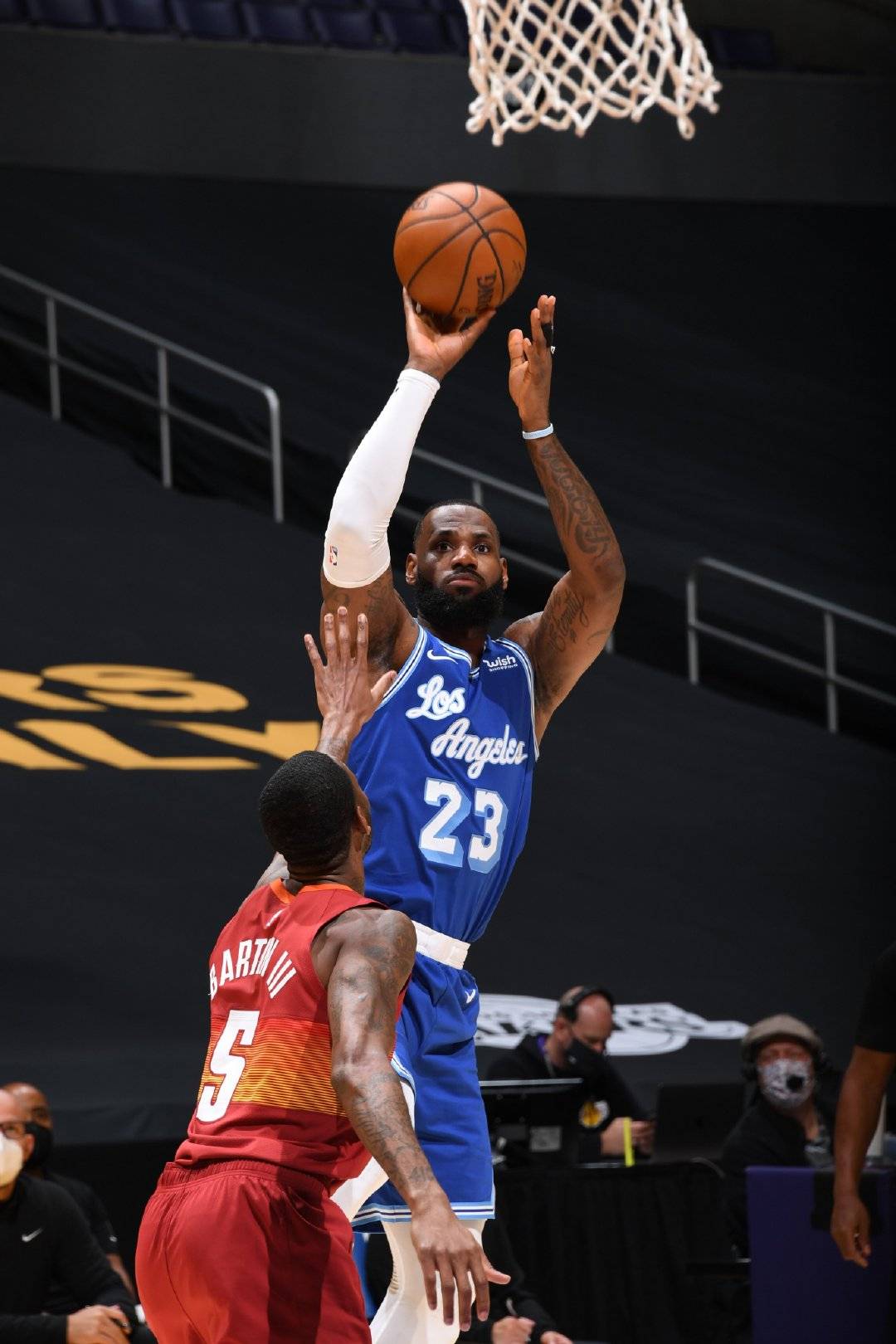 PG电子官方-包含中国男篮强势掘金，莫里斯完成帽子戏法的词条