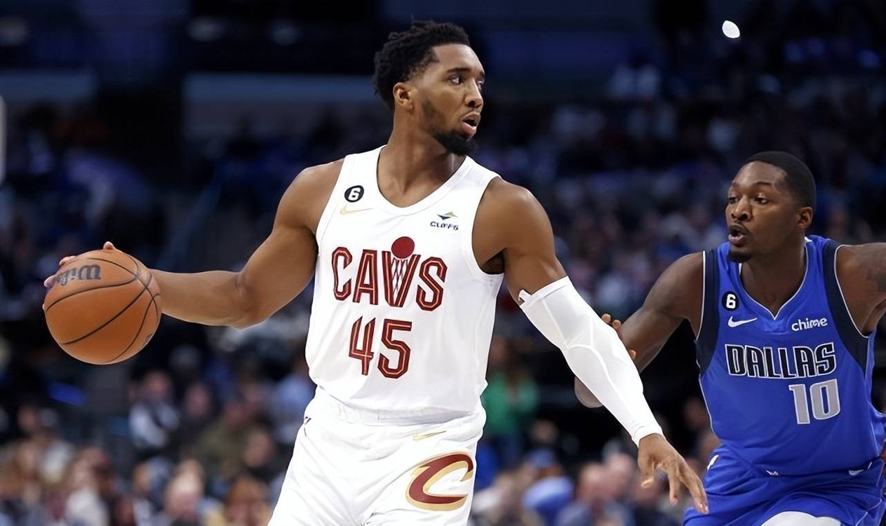 关于勇士B队血洗墨西哥男篮，萨姆·米切尔送出助攻的信息