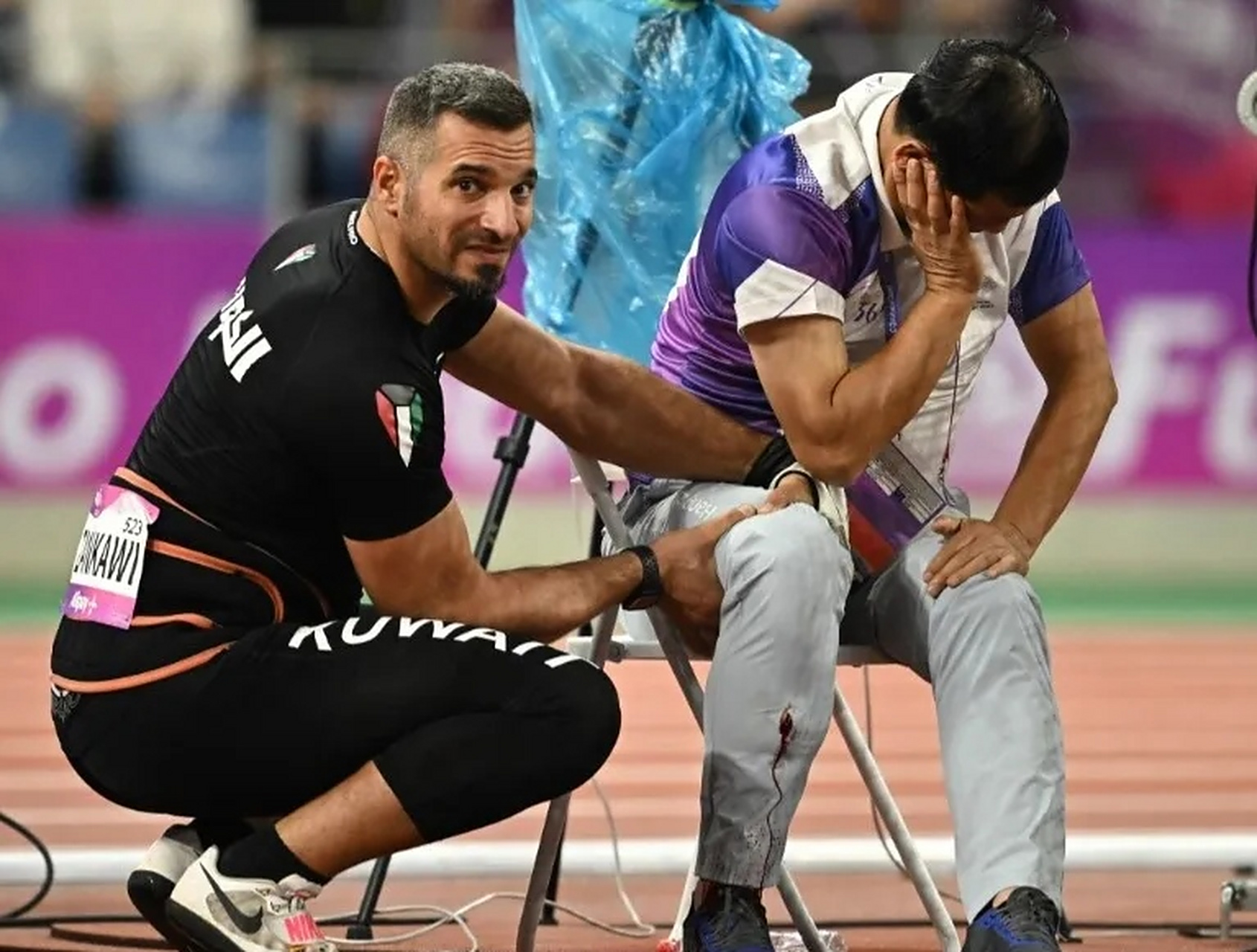 比赛中遭遇重大失误的运动员 比赛中遭遇重大失误的运动员