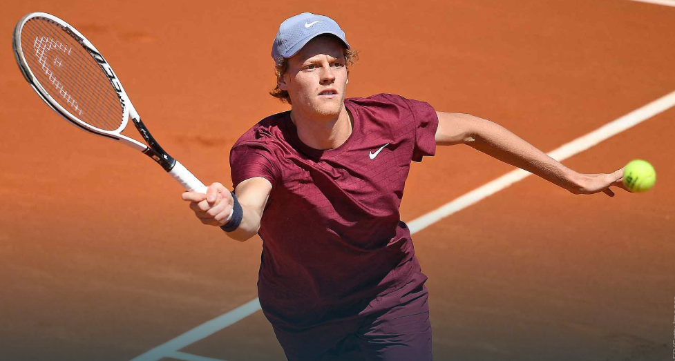 单打网球决赛一触即发，绿茵场上争雄的简单介绍