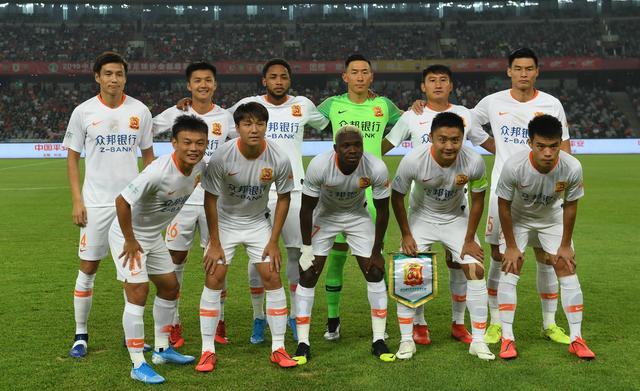 武汉卓尔客场险胜深圳佳兆业，排名持续保持的简单介绍