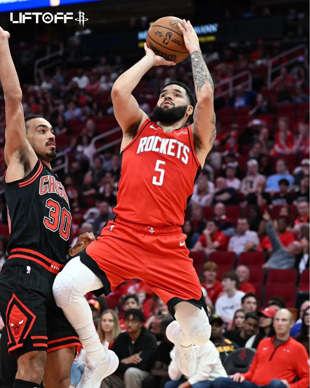 公牛主场轻取尼克斯，拉文分压哨得分致胜的简单介绍