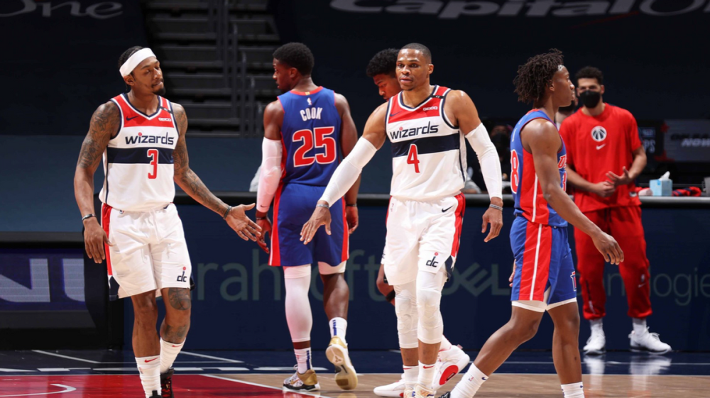 包含重庆队在关键时刻抢得胜利，冲刺前列的词条