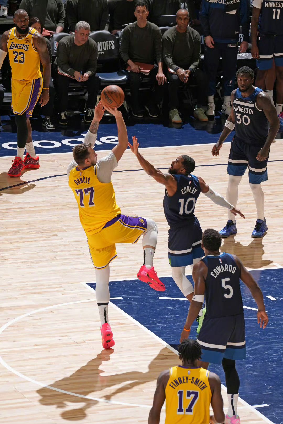 湖人击败掘金,詹姆斯二双表现助球队成功的简单介绍 湖人击败掘金,詹姆斯二双表现助球队成功的简单介绍