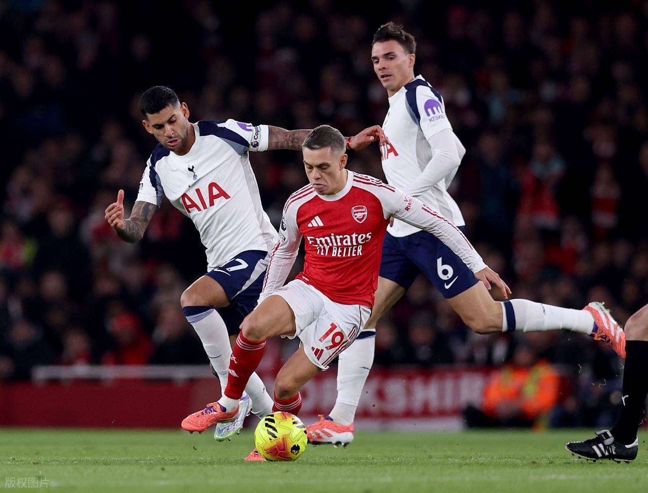 阿森纳防线遭受打击，球队需加强后防训练的简单介绍