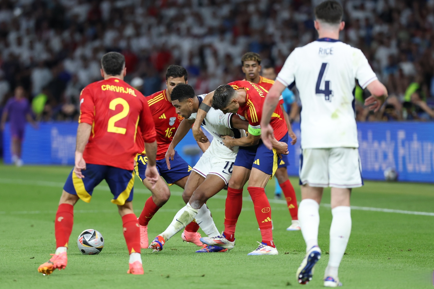 欧洲国际比赛的激动人心一幕 欧洲国际比赛的激动人心一幕