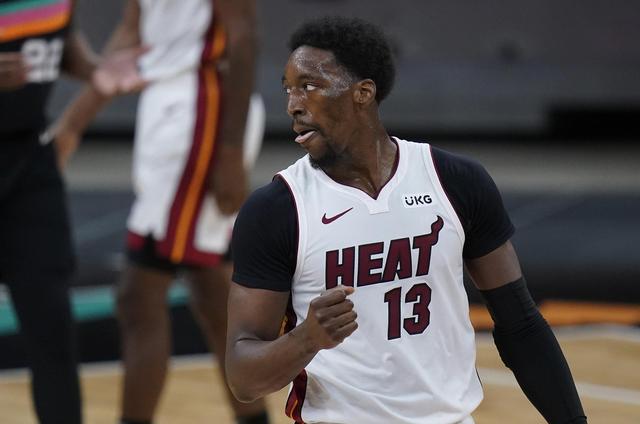 包含马刺血洗黄蜂，阿德巴约送出助攻的词条