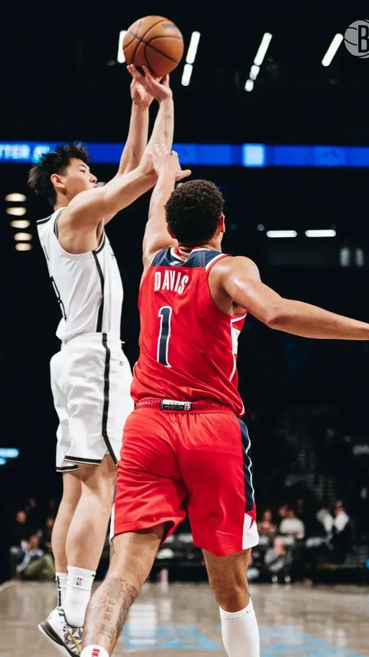 关于猛龙主场击败篮网，巩固东部榜首的信息