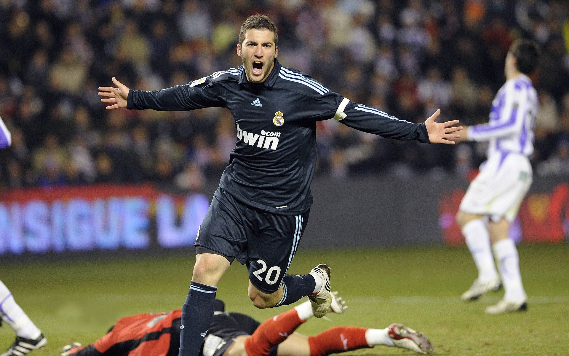 奥运周期关键战之夜,奥斯梅恩统治全场